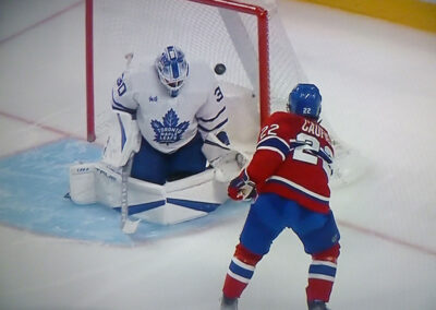 Caufield marque dans le 1er match de la saison contre les Maple Leafs de Toronto