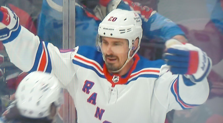 Kreider a profité d'une bourde de Slafkovsky pour ouvrir le pointage en faveur des Rangers