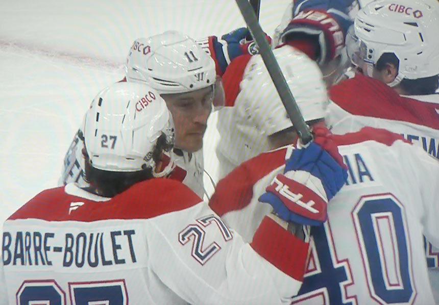 Brendan Gallagher célèbre son but avec les autres membres de la 2ème vague